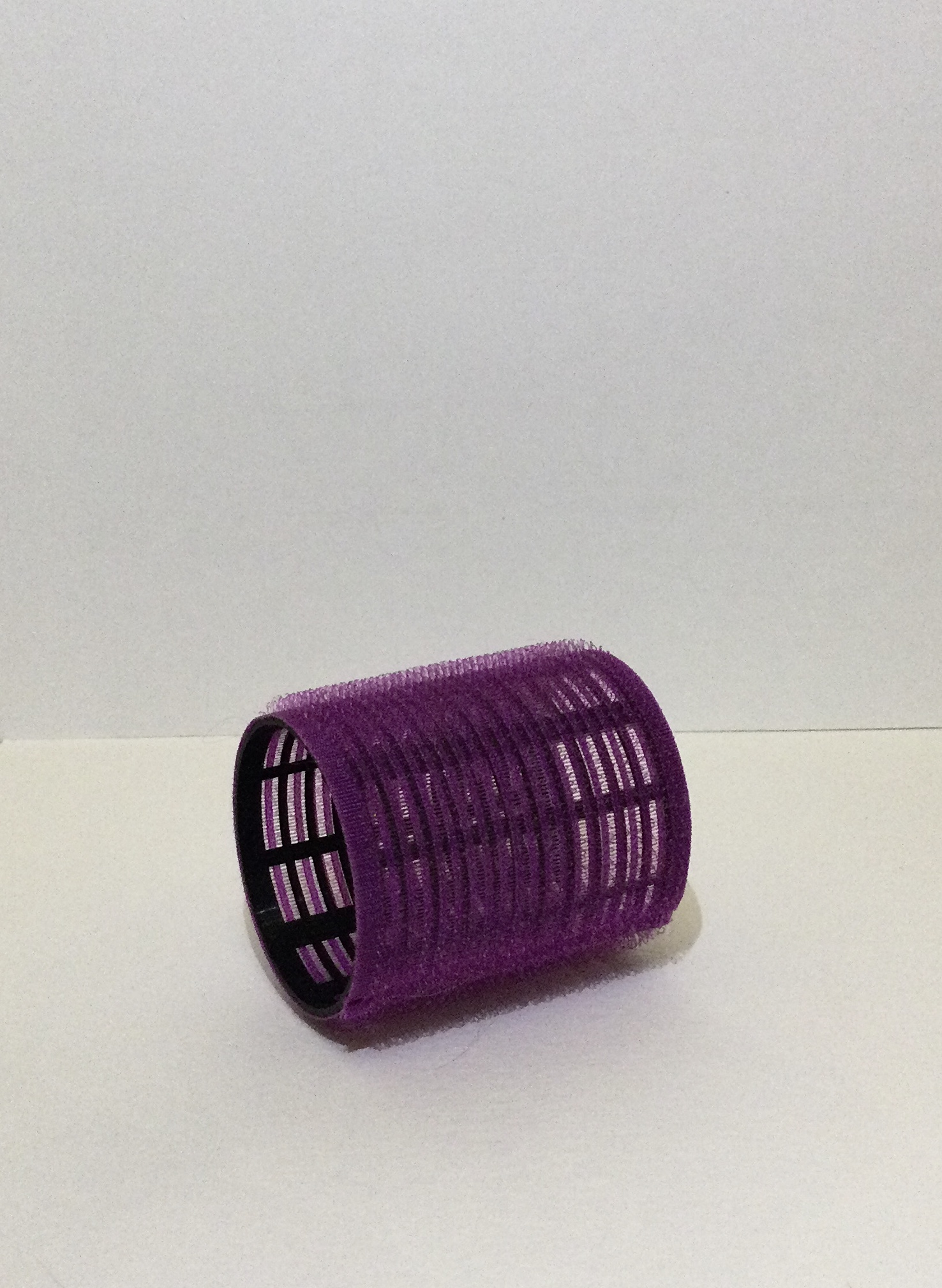 Photograph of a hair roller, angle 3